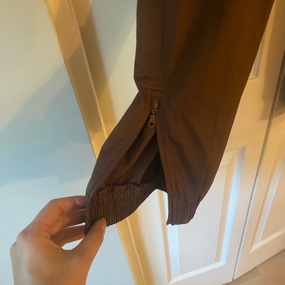 Brown lightweight joggers - girlfriend collective - Picture 4 of 4